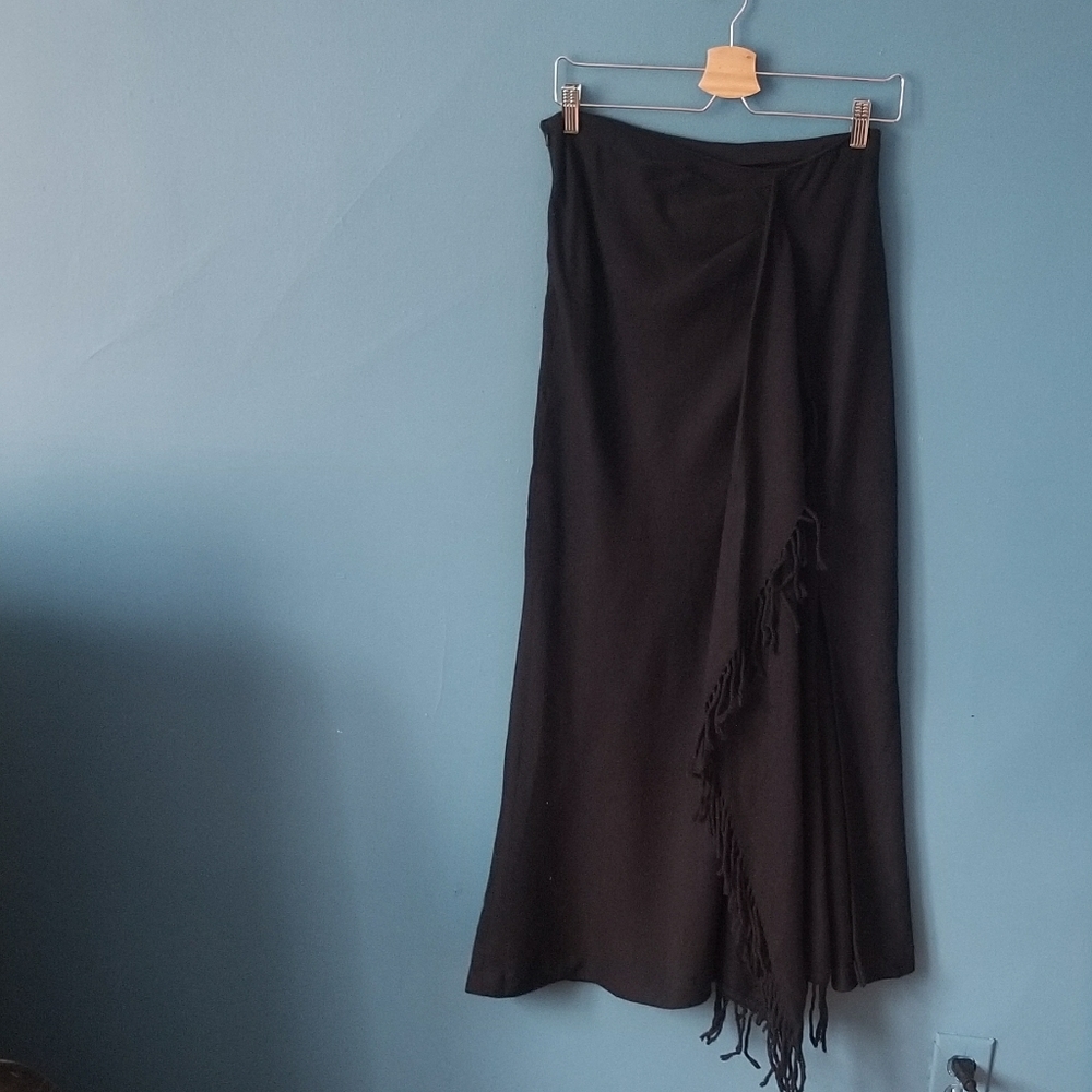Long wool skirt with fringe